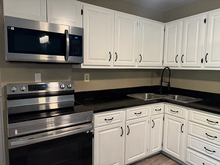 4701 Lucinda Ln — Photo 5