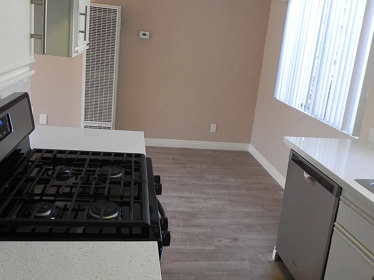 Chapman Villas Apartments — Photo 51