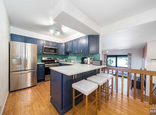 306 Sea Isle Ky, Secaucus, NJ 07094