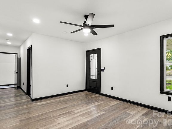 2nd image of 110 Courtland St