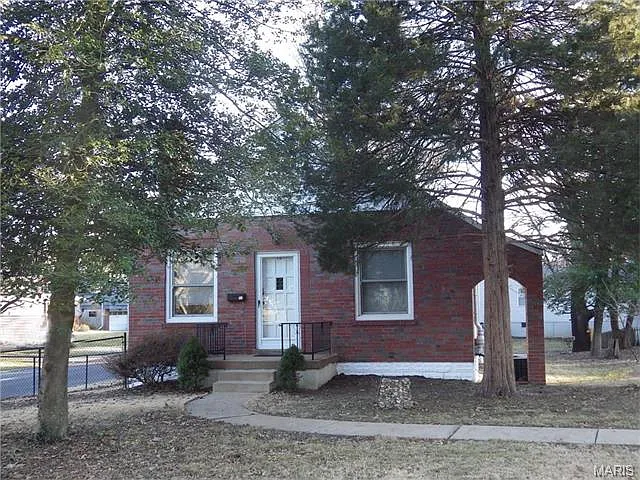 12 Ola Ave photo 1