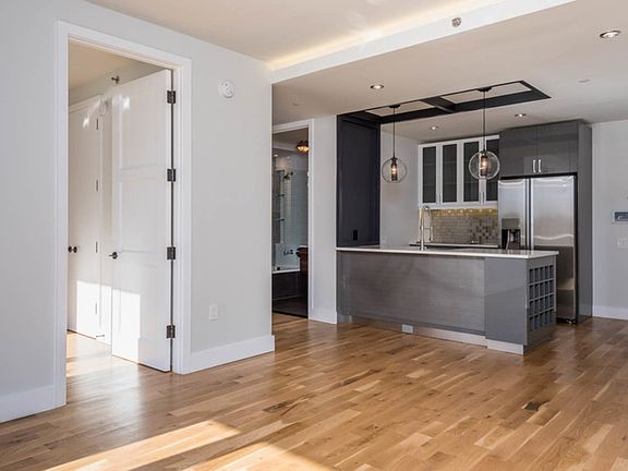 4th image of 670 Pacific St #421