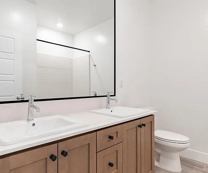 2834 E Tamarind Dr — Photo 16