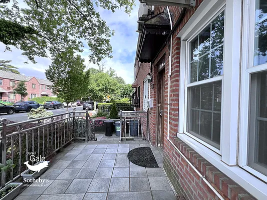 Rented by Daniel Gale Sotheby's International Realty | media 2