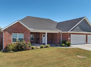 611 Chamberlain Rd, Prairie Grove, AR 72753