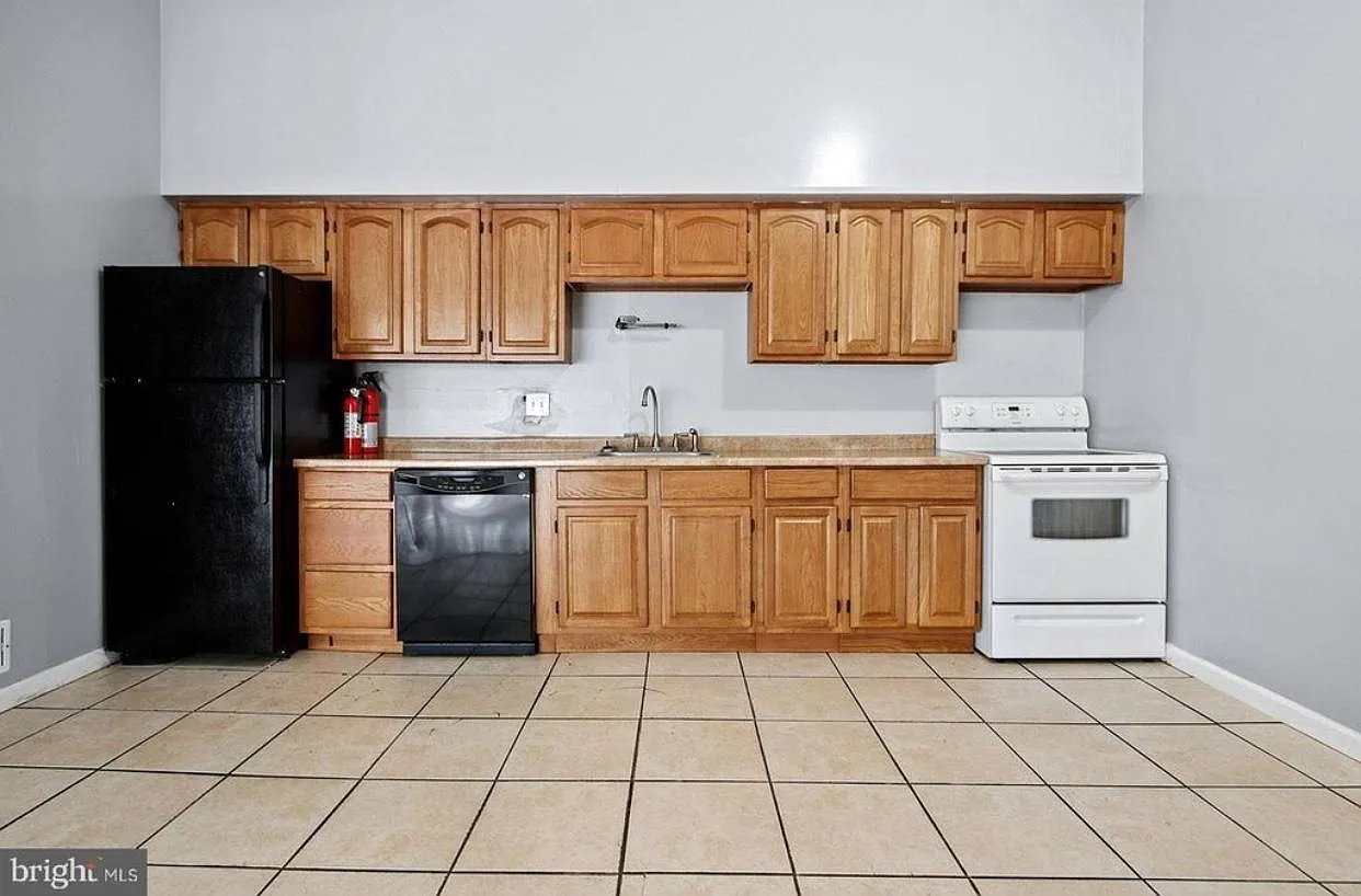 606 Clifton Ave — Photo 3