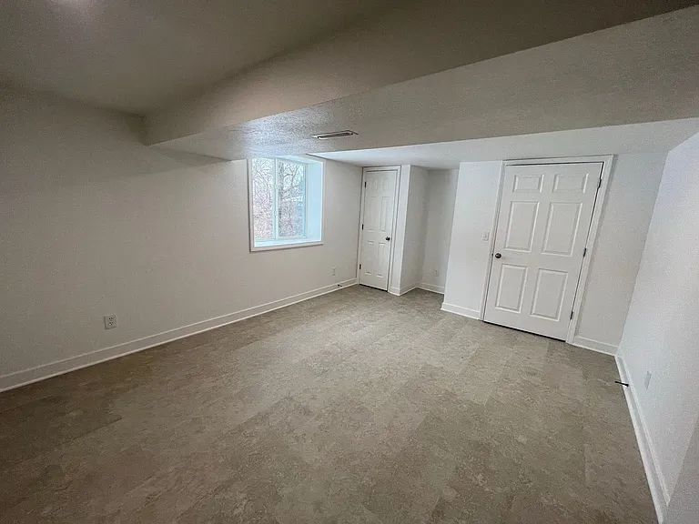 1112 E South Ave — Photo 10