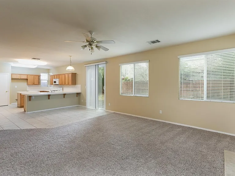 669 Brittanyann Ln — Photo 3