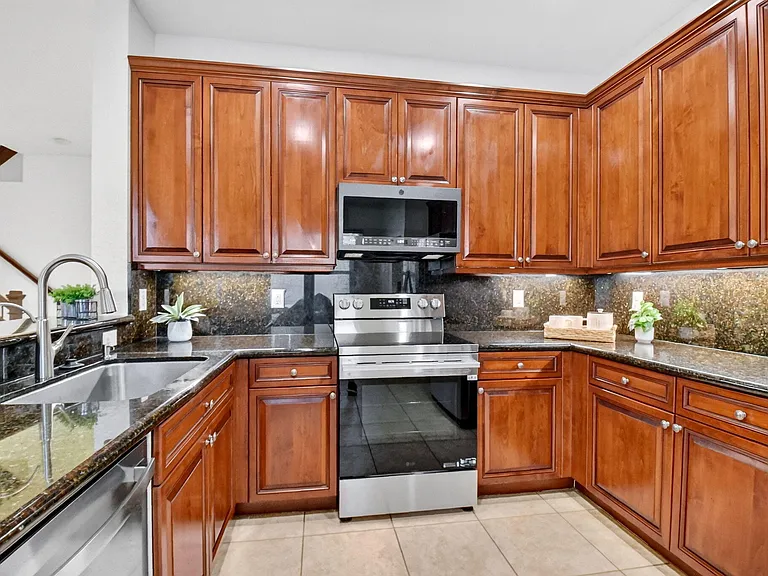 7662 Spatterdock Dr — Photo 2