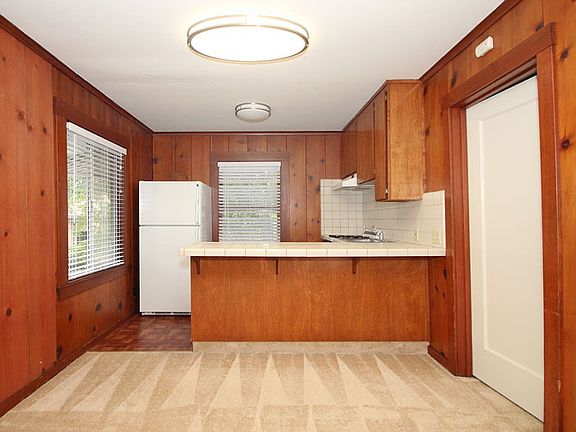 2nd image of 2331B Oberlin St