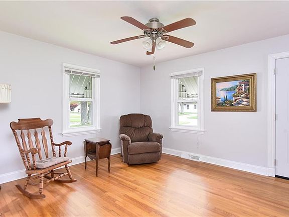 5th image of 58 Woodrow Ave