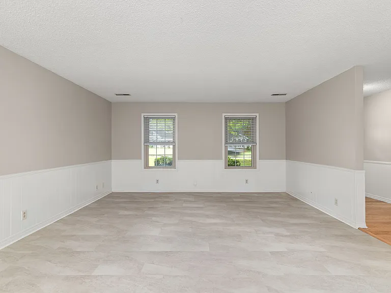 1618 Chisholm Rd — Photo 6