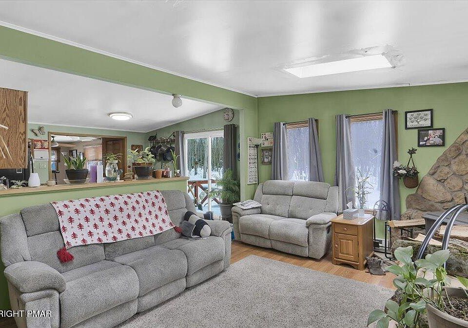 1st image of 103 Autumn Ln