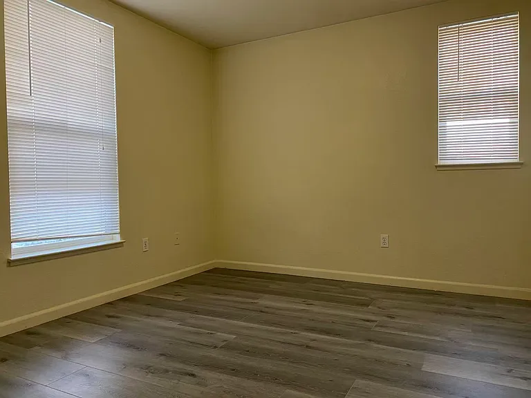 2902 Bonds Ln — Photo 25