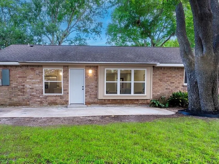 13806 Wickersham Ln — Photo 14
