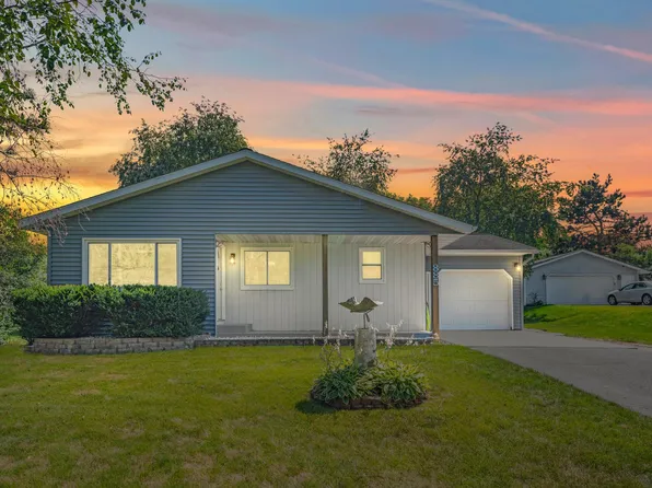 885 Laura St, Prescott, WI 54021