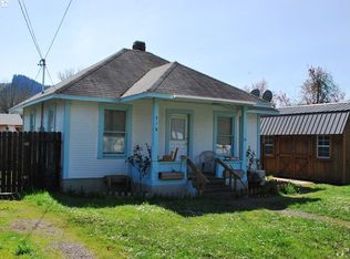318 E Dean Ave, Sutherlin, OR 97479