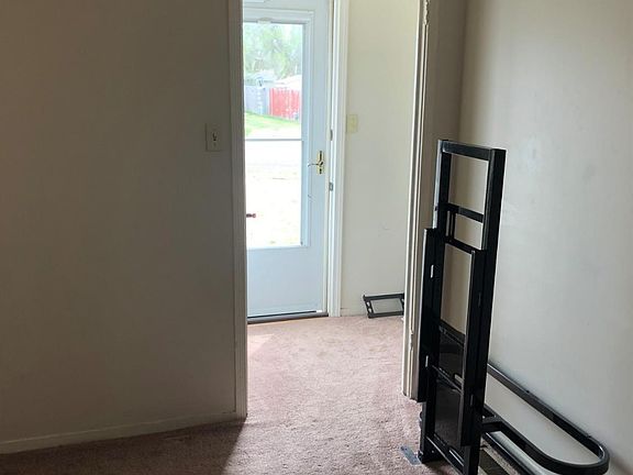4th image of 212 Yale Ave