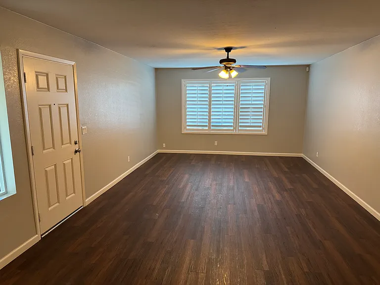 2513 E Garnet Ave — Photo 6