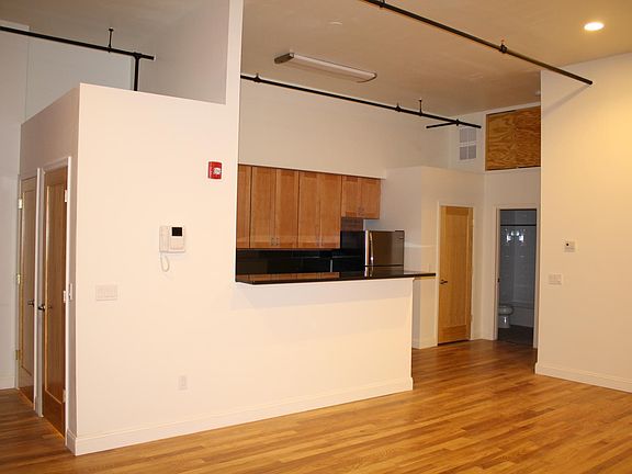 4th image of 27 Western Ave APT 3I