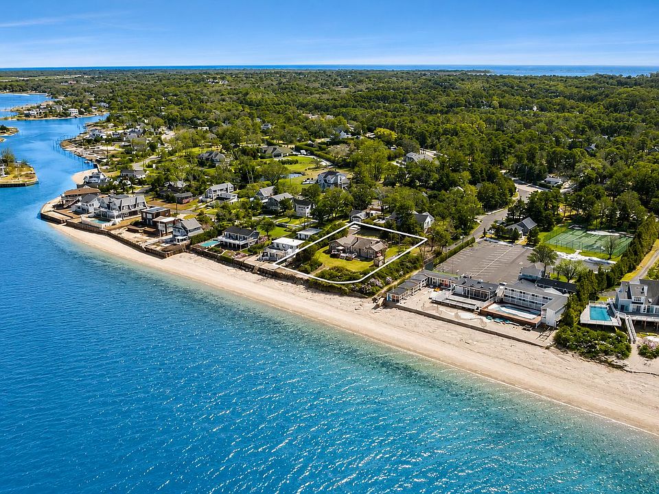 1st image of 22 Peconic Cres
