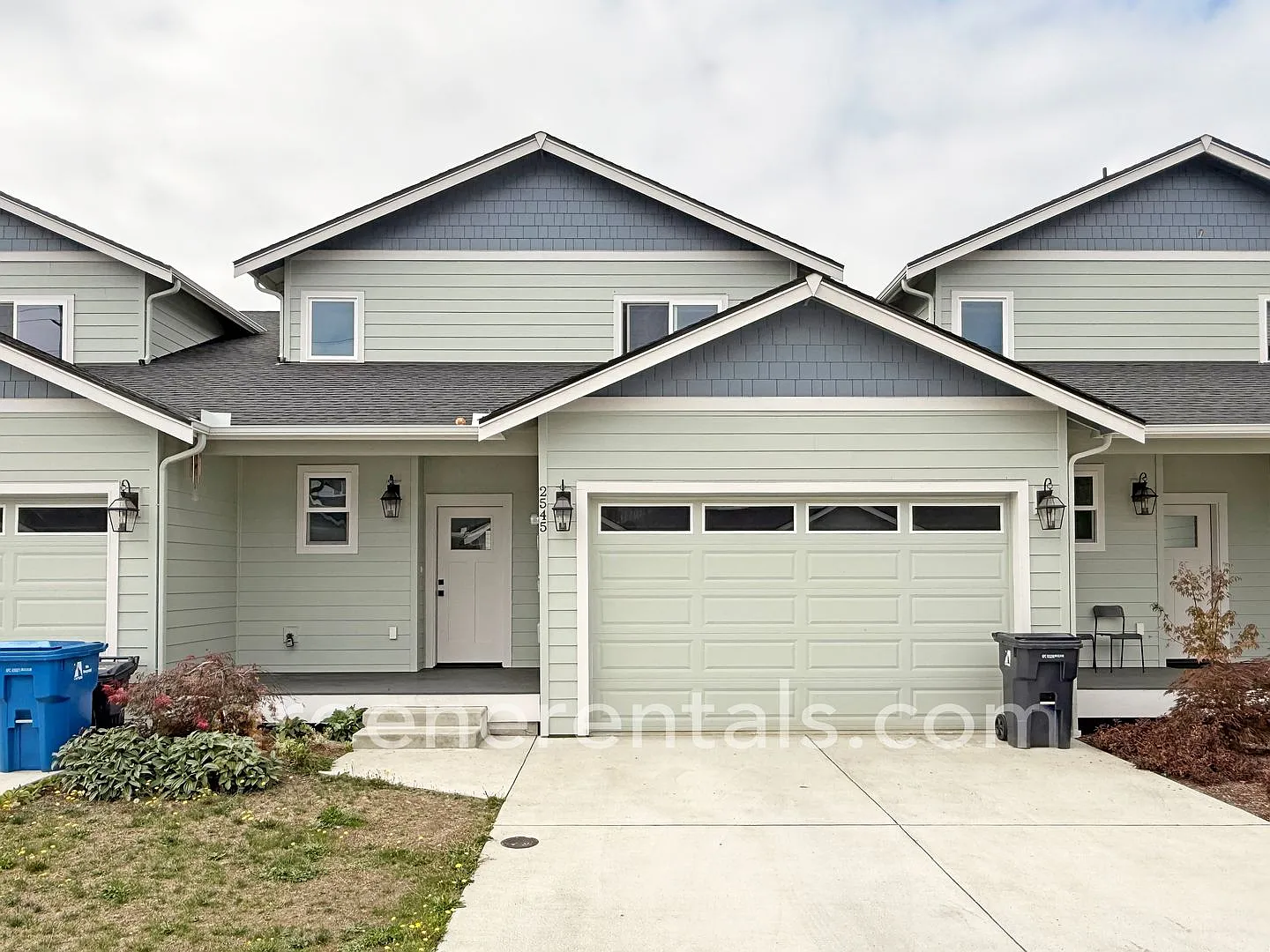 3BR/2.5BA Olympia Townhome — Photo 1