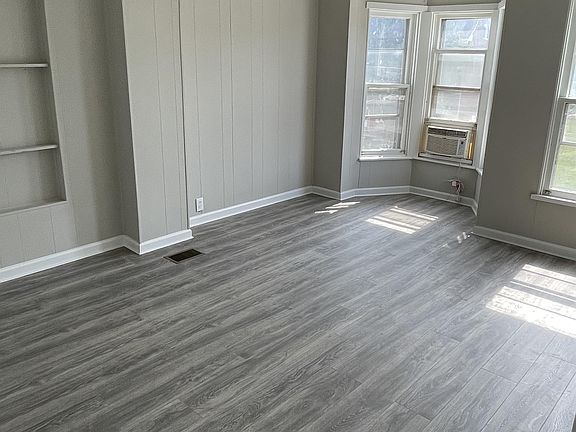 5th image of 319 Linganore Ave