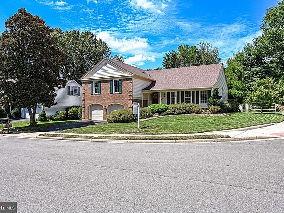 3rd image of 8924 Kenilworth Dr
