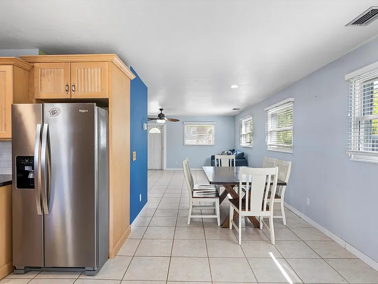 1634 Lantana Ln — Photo 20