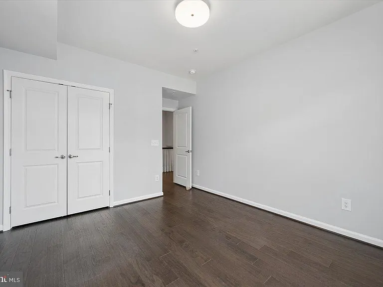 200 Murdoch Sq SE — Photo 36
