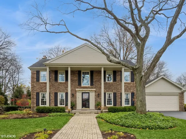 2851 Canterbury Dr, Northbrook, IL 60062