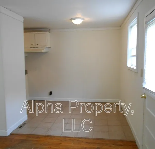 212 Campbell Ave — Photo 4