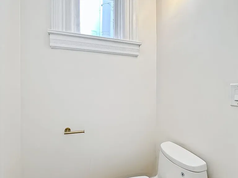 Top-Floor, Remodeled 5BR/2.5BA Victorian Flat, Pet Friendly, Steps from Alamo Square — Photo 27