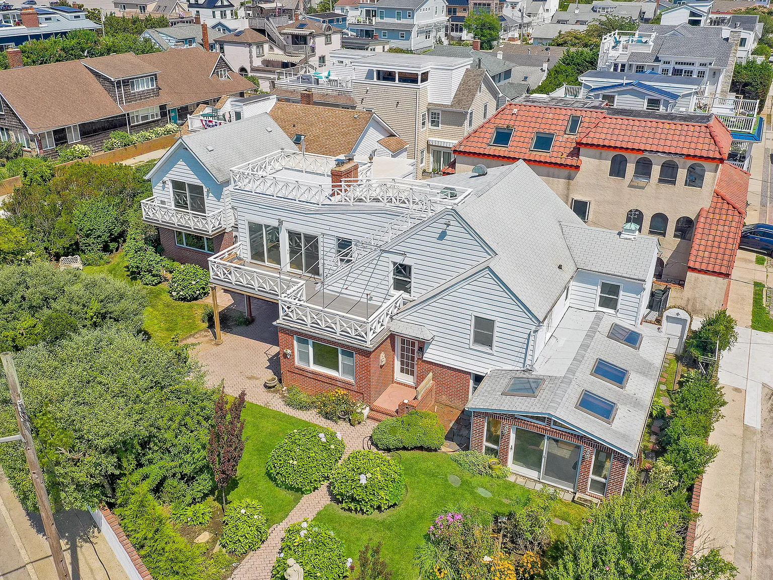 6 bed, 4000 sqft, $12,500 — Photo 3