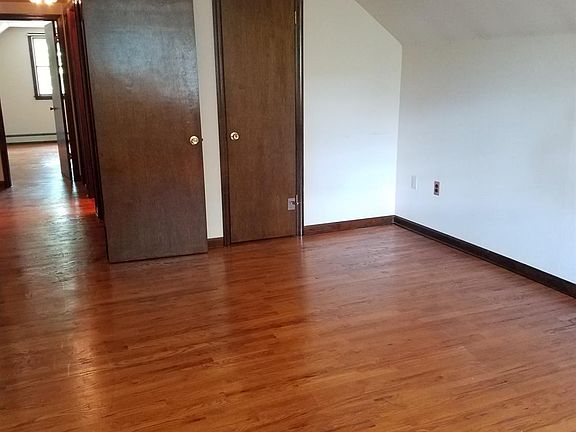 3rd image of 6 S Middlebush Rd