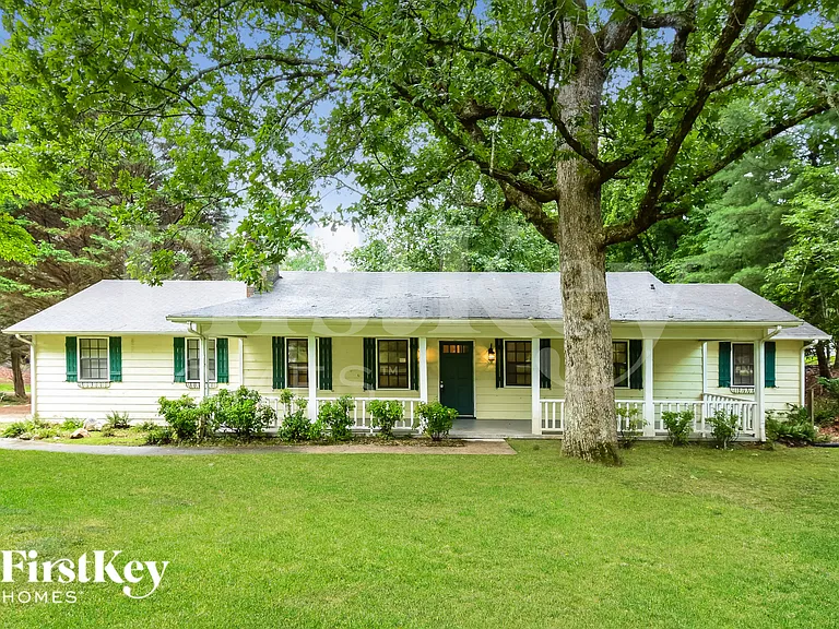 3704 Newport Dr — Photo 1