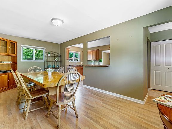 4th image of 54 Cambridge Ln