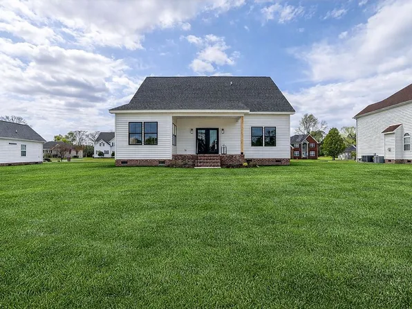 109 Queens Ln, Franklin, VA 23851