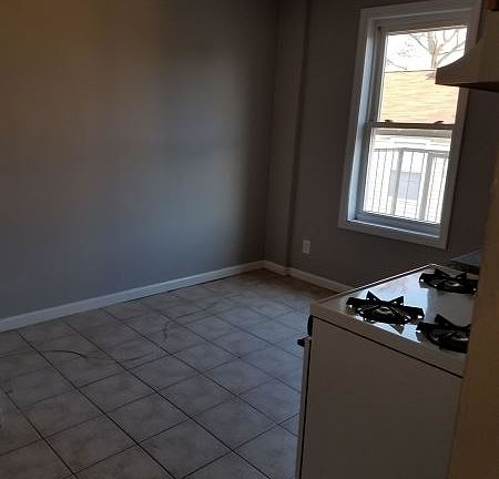 5th image of 245 6th Ave W