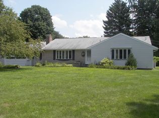 5 Wayside Cir, Pittsford, NY 14534
