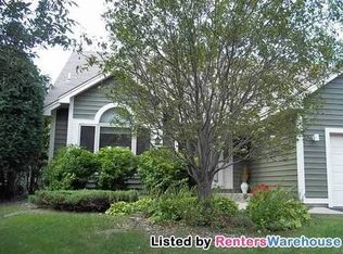 10093 Juniper Ln, Eden Prairie, MN 55347
