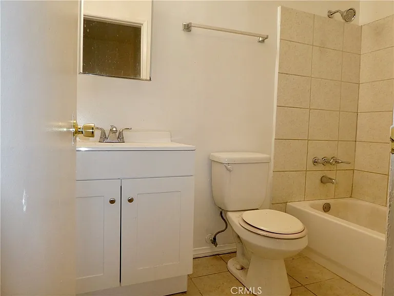 966 W Pine St — Photo 11