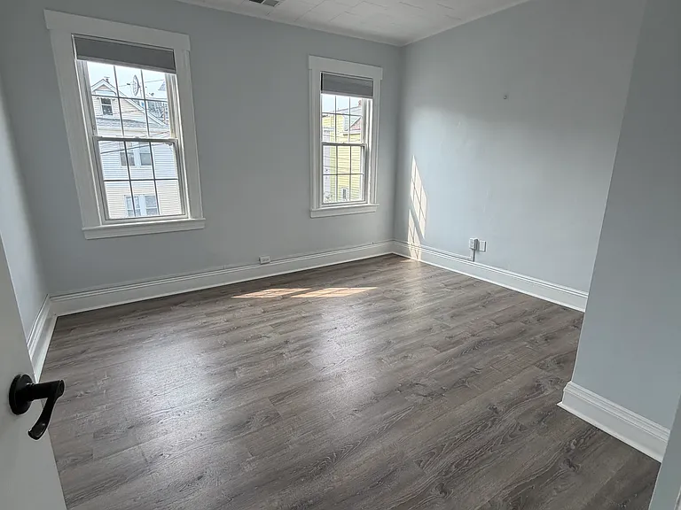 10 Edison Pl — Photo 3