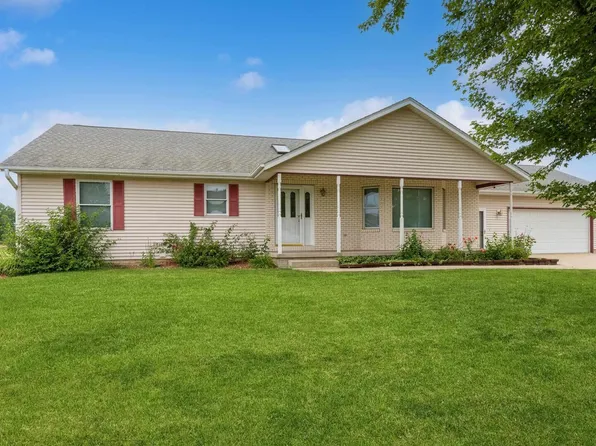 822 Springbrook Ln, De Witt, IA 52742