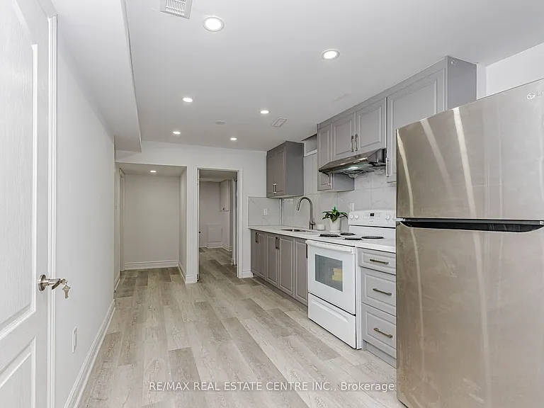 17 Scotia Dr #2 — Photo 8