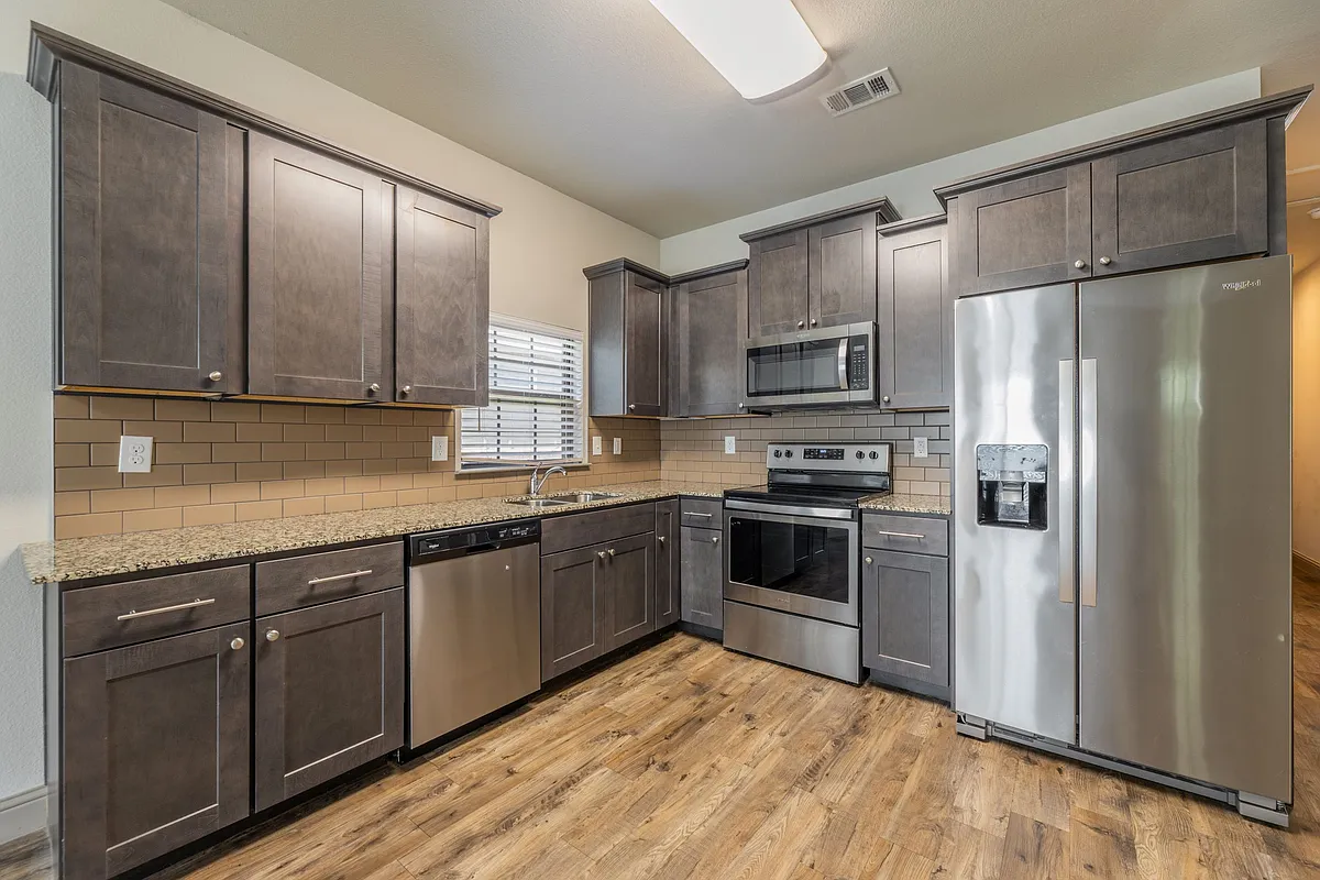 Building Photo - 512 E Akard Ave #200
