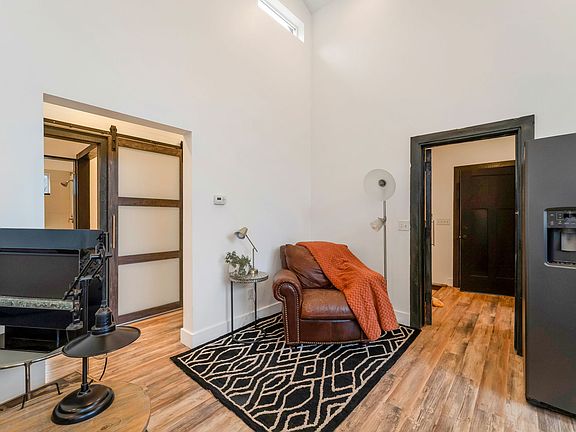 5th image of 711 E 400 N