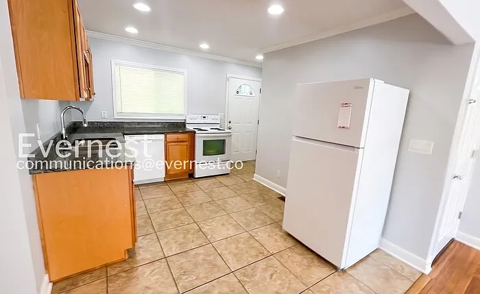 6913 Martha Ave #A — Photo 7