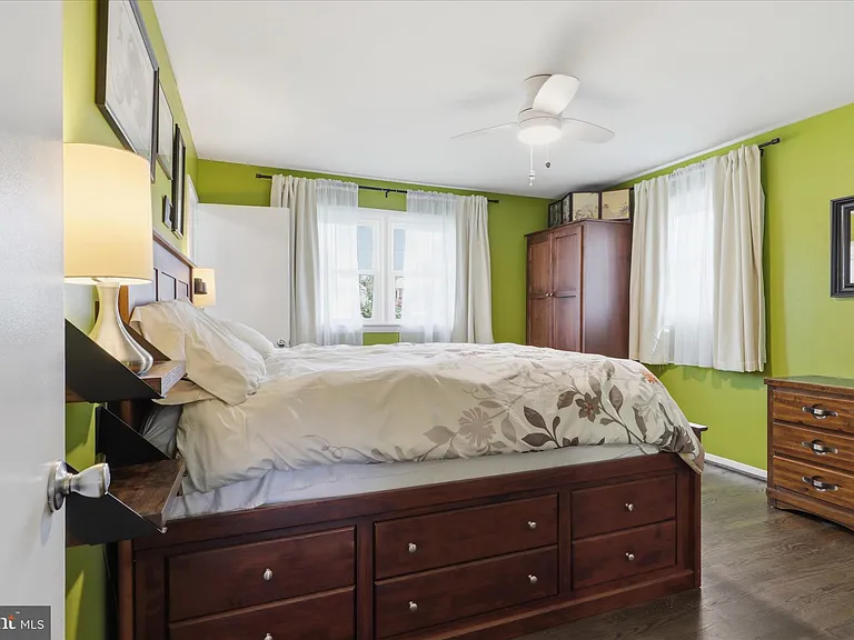 10703 Almond St — Photo 11