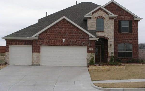 1st image of 2921 Preston Ln